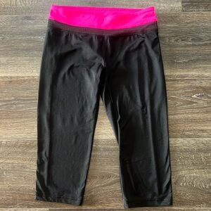 🏵️2/$14🏵️ Forever 21 athletic capri legging